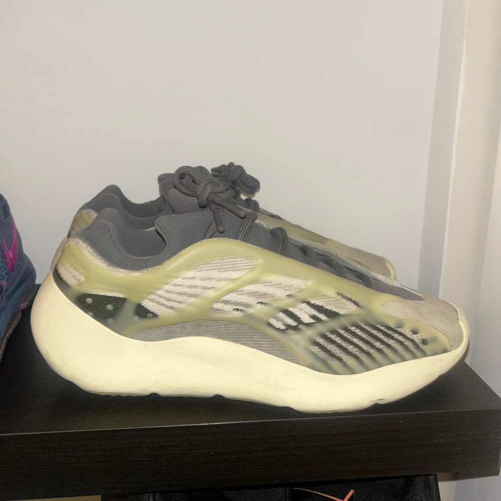 Yeezy 300 V3 - Fade Salt - Men’s Size 11 - AUTHENTIC